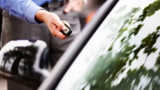 Cell Phone Jammer Stuffed Into Car Keys, No Texting/Calling While Driving